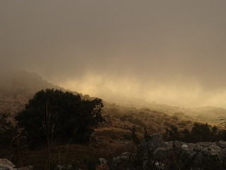 niebla desde el camorro de los monteses en torcal de antequera malaga