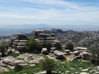 torcal de antequera malaga siete  mesas pilas de bollos calizas tableadas