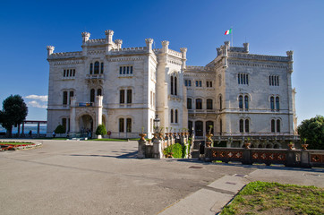 Fototapeta premium castle on the coast miramare italy