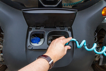 Elektroauto aufladen - Charging E-Car