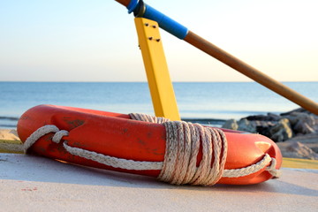 Rettungsring auf einem Rettungsboot an der Adria