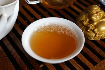 Chinese tea ceremony using tea utensils made of glass and porcelain.