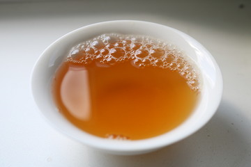 Chinese tea ceremony using tea utensils made of glass and porcelain.