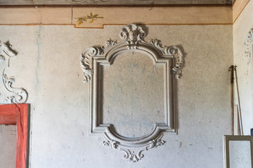 Urban exploration in an abandoned villa