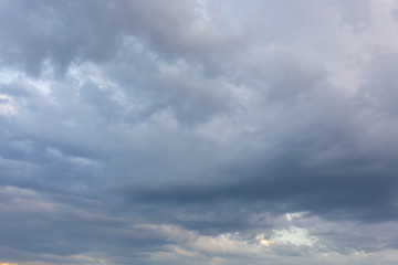 Cumulus clouds are harbingers of rain and cloudy weather.