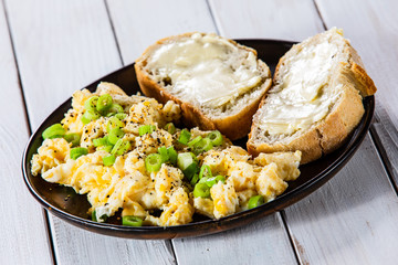 Scrambled eggs with sandwiches