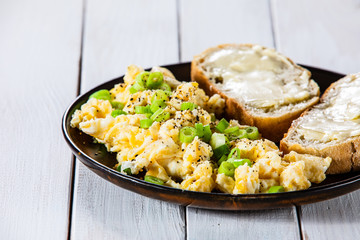 Scrambled eggs with sandwiches