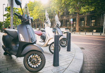 Roller Oldtimer Moto in Rotterdam, Niederlande geparkt
