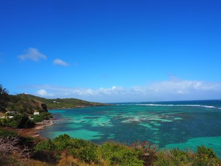 Fototapeta na wymiar tropical island in the sea blue sky