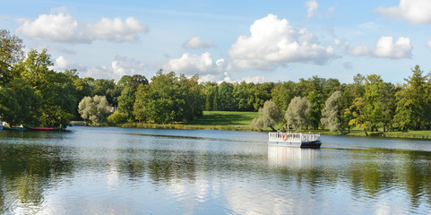 A ferry service connects the Hall on the Island pavilion with the Catherine Park.The marina stands on the north shore of the pond for ferry services to the island where the Hall on Island is located