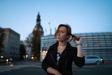 Redhead woman portrait in front of a glass building - Traveler and explorer