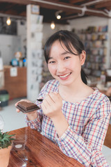 Women eating cocoa and playing in cafe