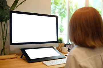 Fototapeta na wymiar Mock up Copy Space Blank Screen Concept Business Working on Laptop. 