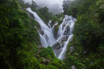 Fototapeta premium Pi-tu-gro waterfall, Beautiful waterfall in Tak province, ThaiLand.