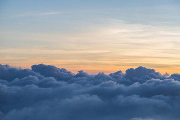 Obraz premium Beautiful sky and clouds before sunset