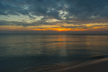 Obraz premium Siluette sunset at the beach