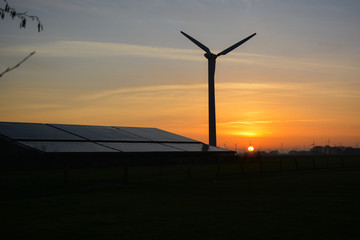 Obraz premium a wonderful sunrise over windmills