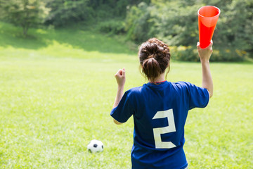 サッカーファンの女性