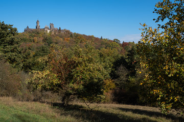 Blick auf das Schloss von Braunfels/Deutschland im Herbst