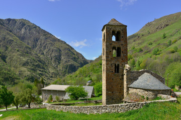 Clocher de l'église St-Pierre à Mérens-les-Vals (09110), département de l'Ariège en région Occitanie, France