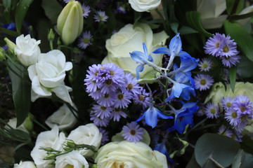 Obraz na płótnie Canvas White and blue wedding flowers
