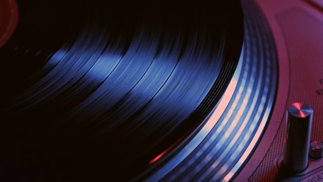 Disco de vinilo en un tocadiscos