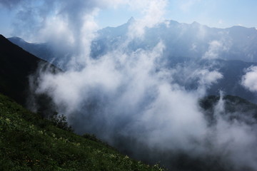 北アルプス笠ヶ岳への道　弓折岳抜戸岳縦走路から槍ヶ岳を望む