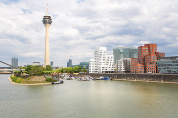 Obraz premium Gehry-Bauten in Düsseldorf - Deutschland