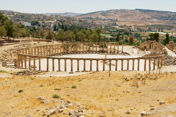 Fototapeta na wymiar Ruins of Forum (Oval Plaza) in Jerash, Jordan.