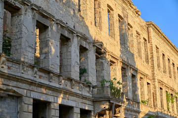 Fototapeta premium Building destroyed in Bosnian war