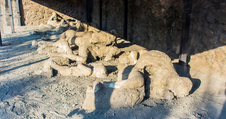 Plaster casts of Pompeii victims killed by the eruption of the volcano Vesuvius. The Roman city was destroyed and buried by ash killing the inhabitants and their families. – Image