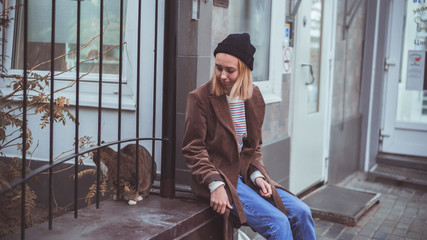 Homeless girl and cat © sansandid