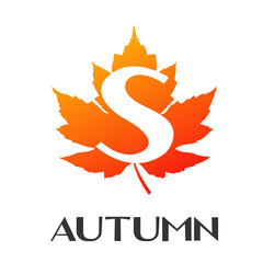Logotipo con texto Autumn con letra S en espacio negativo sobre hoja en color naranja