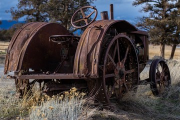 Fototapeta na wymiar old tractor in field