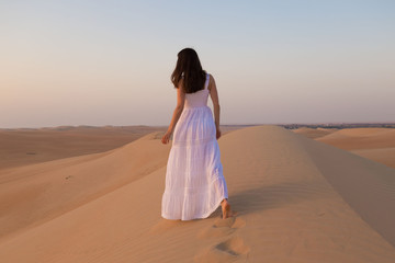 Fototapeta na wymiar UAE. Woman in desert