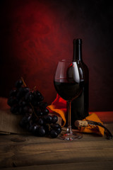 Botella de vino tinto típico español. Gastronomía española
