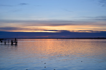 Obraz na płótnie Canvas sunset on lake