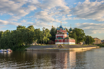 Obraz premium The Temple of Tsarevich Dmitry on the Blood in the town of Uglich in Russia 