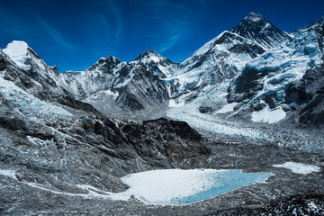 Fototapeta na wymiar Everest view with lake from Kalapathar