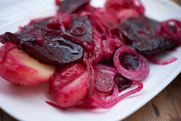 Beetroots with boiled potato and onions