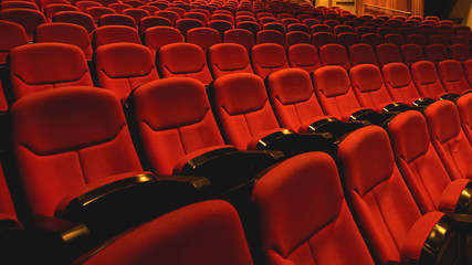 Tuns-ten Let Big Red Movie Theater Seats Rows
