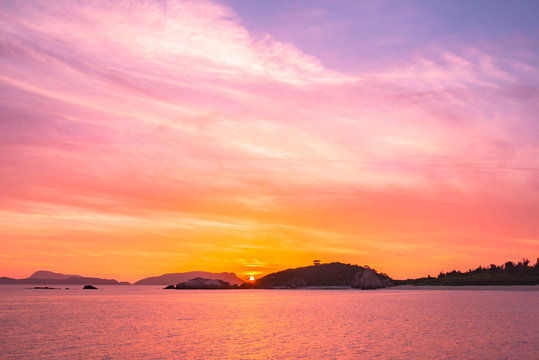 沖縄ケラマ渡嘉敷島のキノコの展望台に沈む夕日