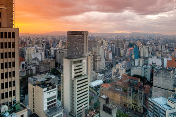Obraz premium Zachód słońca panoramę miasta Sao Paulo, Brazylia.