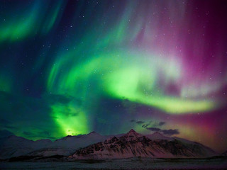 Powerful aurora borealis in the sky - obrazy, fototapety, plakaty