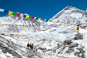 Foto auf Acrylglas Mount Everest Mount Everest-Basislager, Zelte, Khumbu-Gletscher und Berge, Sagarmatha-Nationalpark, Wanderung zum Everest-Basislager