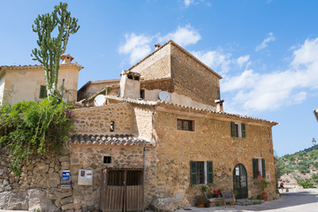 Obraz premium old buildings in the village of Deya in Mallorca