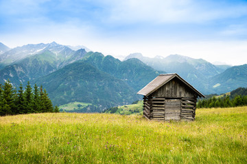 Obraz premium Little Shed In Mountains