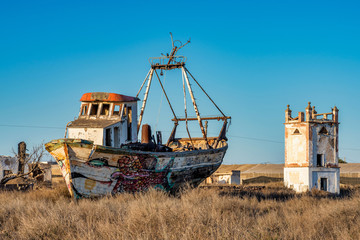 Fototapeta premium Wreck of a fishing boat near Cabo de Gata, Almeria, Spain