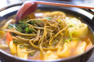 noodles with chicken and vegetables