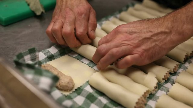 VIDEO_ preparation of cannelloni